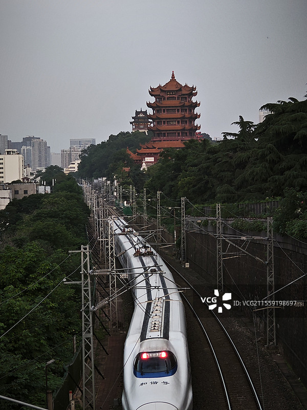 武汉黄鹤楼穿越古今的刹那图片素材