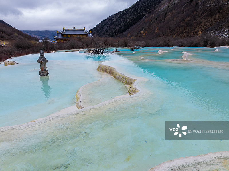 航拍四川九寨沟黄龙景区五彩池争艳池映月池迎宾池图片素材