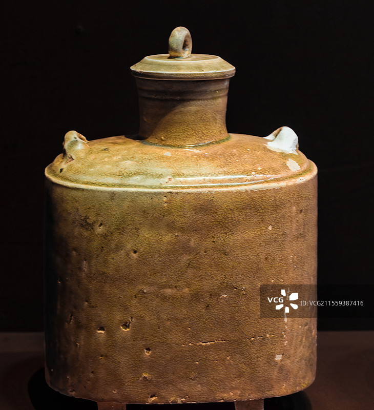 湖南省博物院2016年汉寿茶铺村出土东晋文物青瓷方壶图片素材