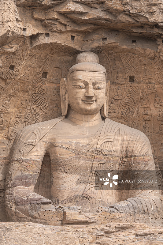 竖拍山西大同云冈石窟-第二十窟白佛爷洞释迦摩尼佛图片素材
