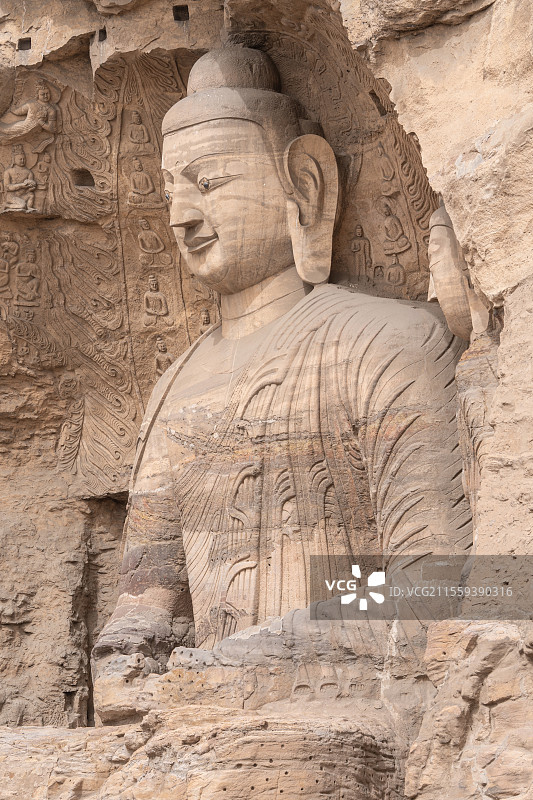 竖拍山西大同云冈石窟-第二十窟白佛爷洞释迦摩尼佛图片素材