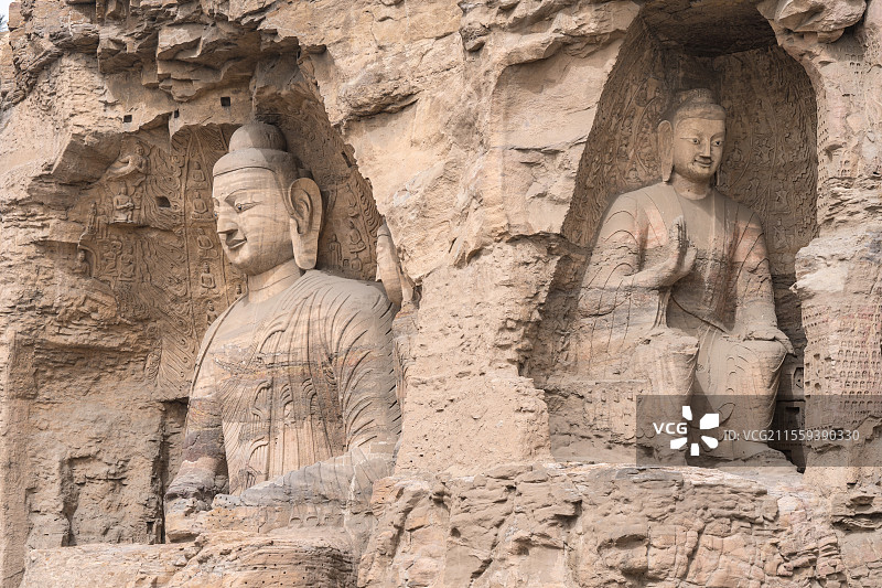 山西大同云冈石窟-第十九窟宝生佛洞耳洞坐佛像与第二十窟白佛爷洞图片素材