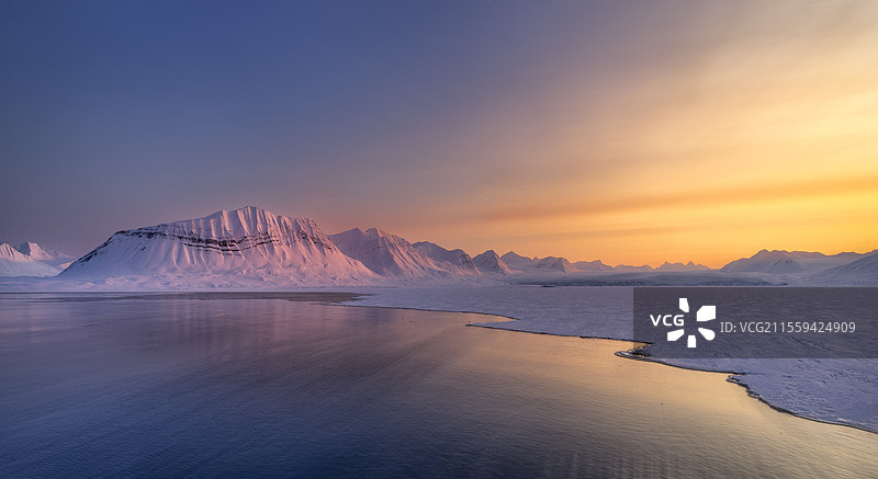 日落时分海洋与天空的美丽景色图片素材