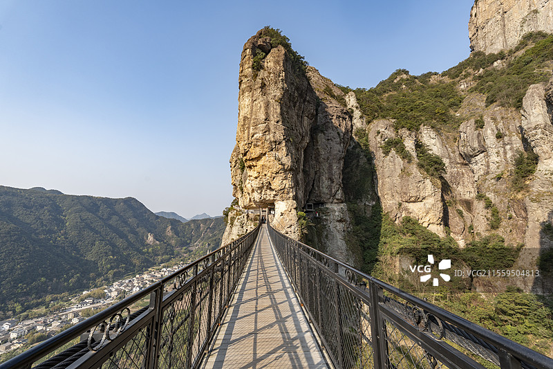 温州雁荡山方洞景区铁索桥图片素材