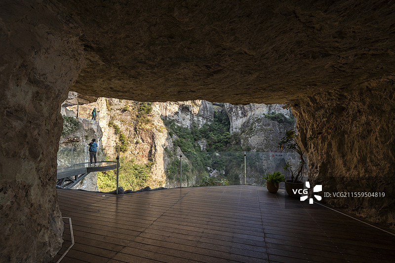 温州雁荡山方洞景区铁索桥图片素材
