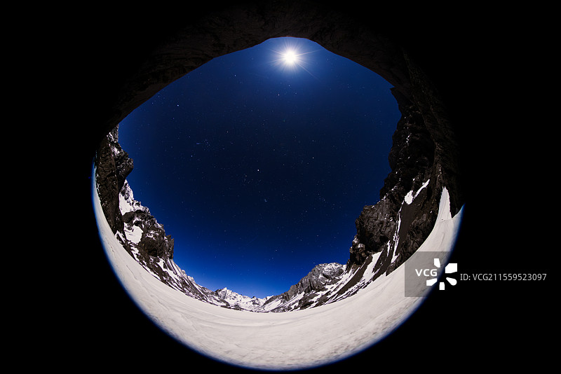 蓝色雪山夜景图片素材
