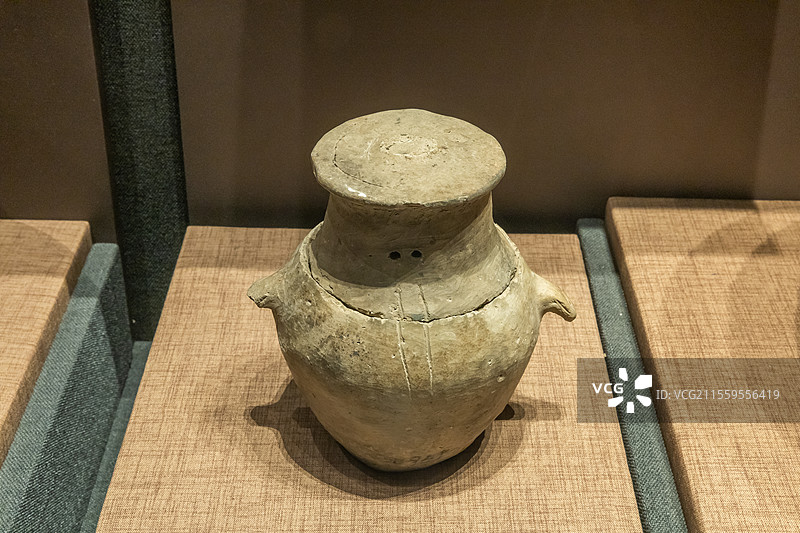 兰州市博物馆双鋬灰陶罐齐家文化公元前2200-前1600年榆中县白虎山出土图片素材
