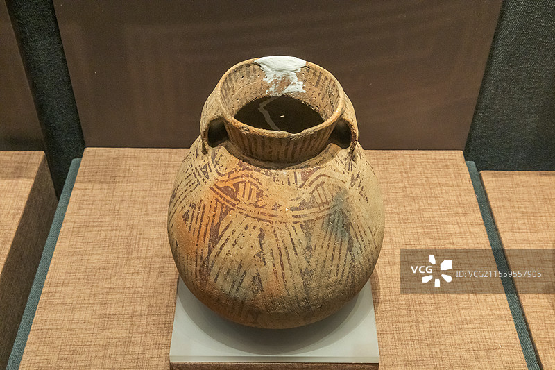 兰州市博物馆折线纹双耳圜底罐齐家文化公元前2200-前1600年榆中县出土图片素材