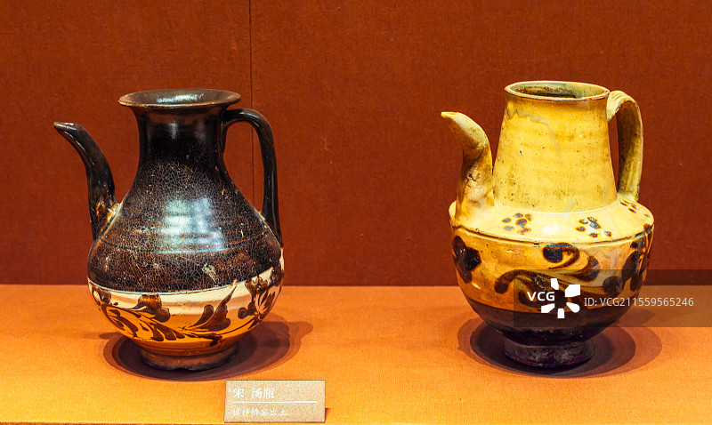 湖南省博物院湘乡棋梓桥窑出土宋朝文物汤瓶图片素材