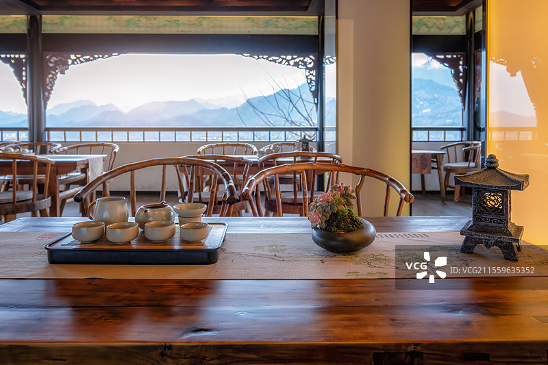 传统环境中的山景茶会图片素材
