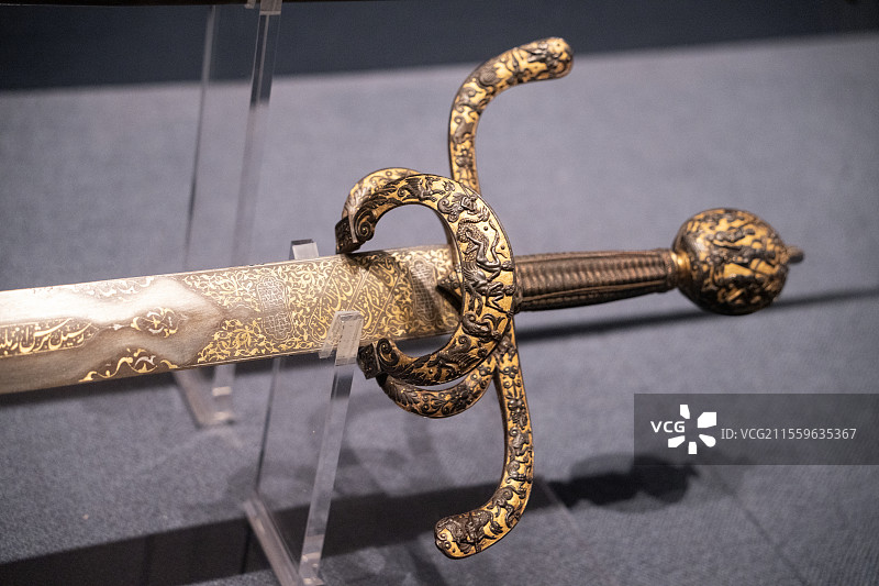 意大利都灵王宫博物馆 欧洲骑士盔甲与文化展 骑士剑图片素材