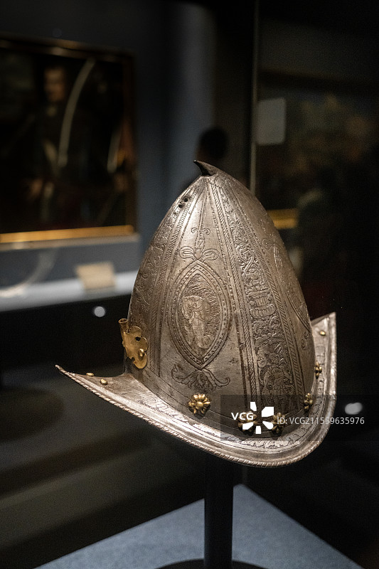 意大利都灵王宫博物馆 欧洲骑士盔甲与文化展 莫里恩式头盔图片素材