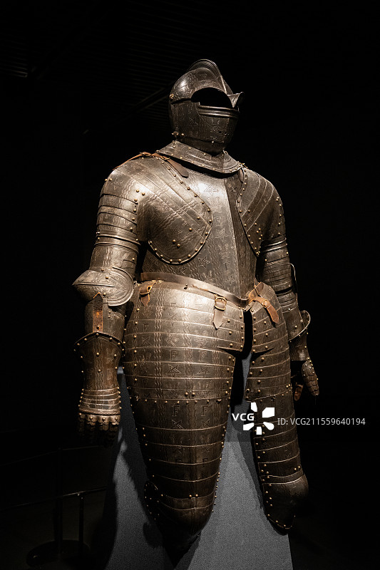 意大利都灵王宫博物馆 欧洲骑士盔甲与文化展 全幅武装的盔甲图片素材