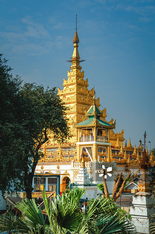 缅甸曼德勒的马哈牟尼佛寺（Mahamuni Pagoda）图片素材