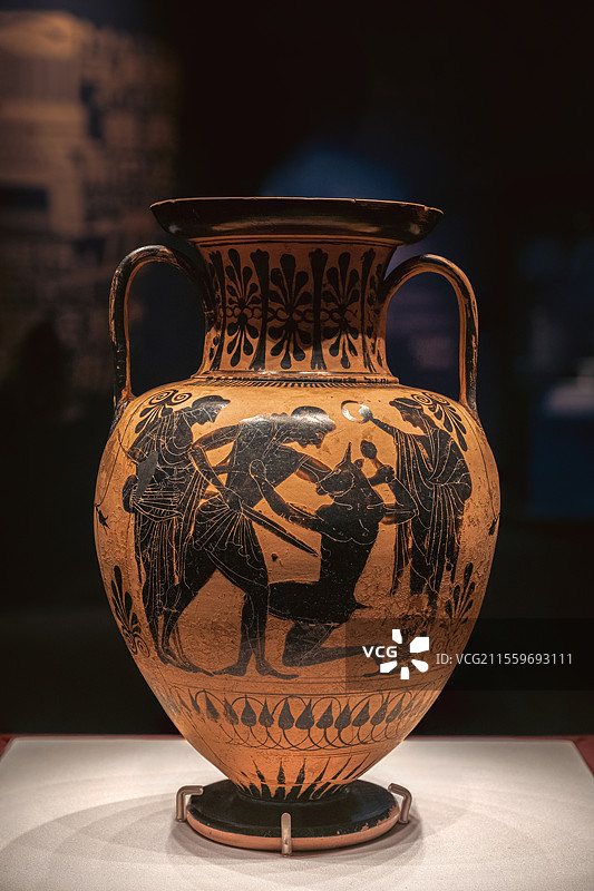 希腊国家考古博物馆藏黑绘双耳瓶图片素材
