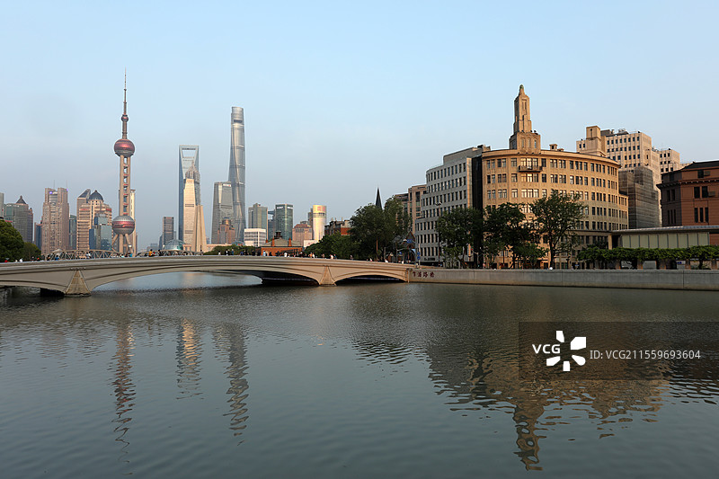 上海苏州河畔建筑风情图片素材