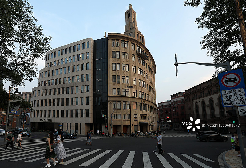 上海外滩源的新老建筑图片素材