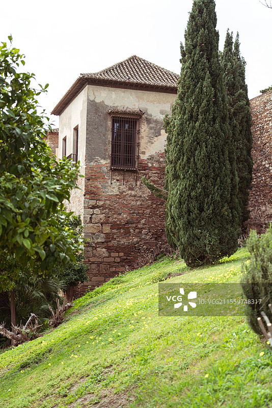 西班牙马拉加Alcazaba阿尔卡萨瓦城堡和Gibralfaro希布拉尔法罗城堡日景图片素材