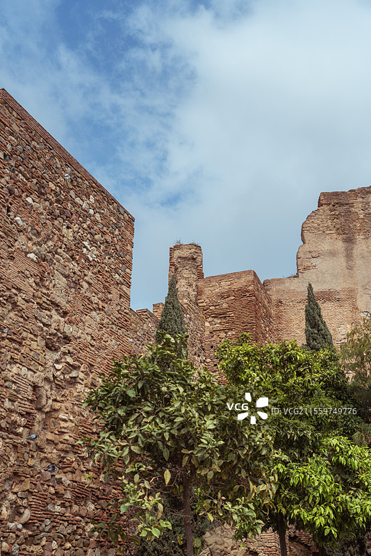 西班牙马拉加Alcazaba阿尔卡萨瓦城堡和Gibralfaro希布拉尔法罗城堡日景图片素材