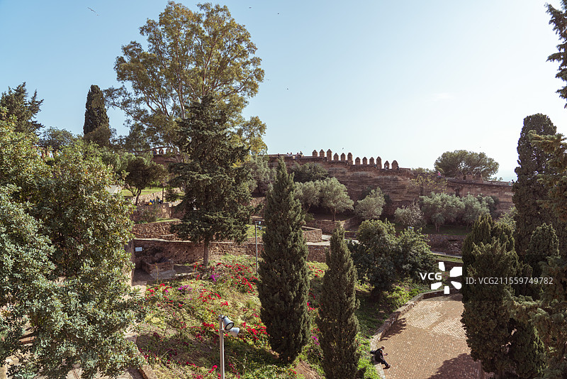 西班牙马拉加Alcazaba阿尔卡萨瓦城堡和Gibralfaro希布拉尔法罗城堡日景图片素材