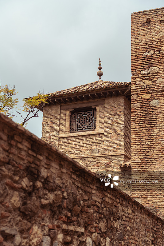 西班牙马拉加Alcazaba阿尔卡萨瓦城堡和Gibralfaro希布拉尔法罗城堡日景图片素材