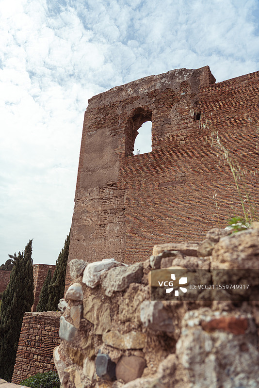 西班牙马拉加Alcazaba阿尔卡萨瓦城堡和Gibralfaro希布拉尔法罗城堡日景图片素材