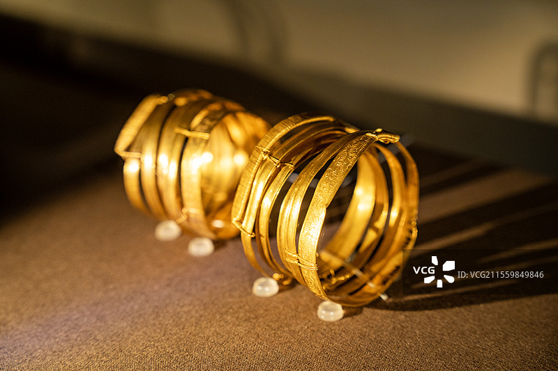 中国明代黄金饰品图片素材