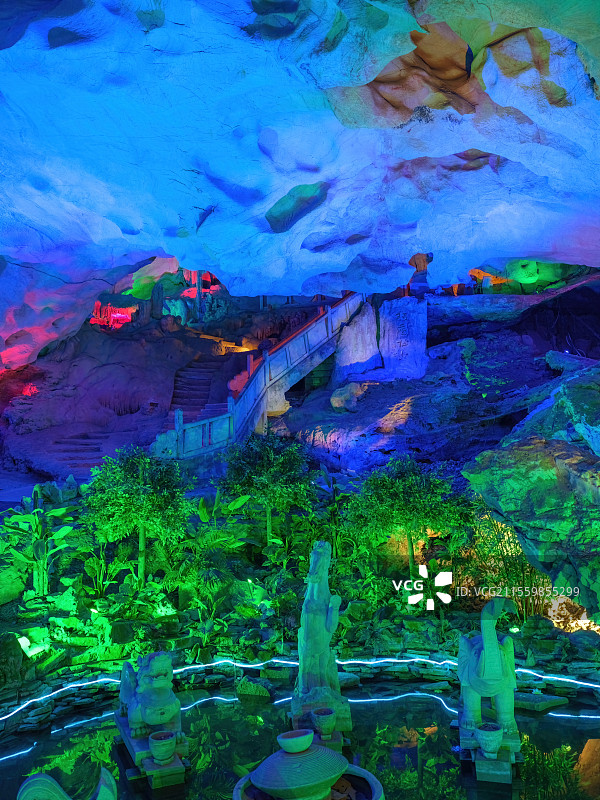 泸西县的溶洞阿庐古洞图片素材