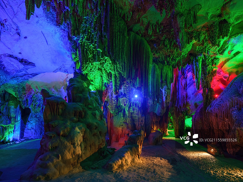 泸西县的溶洞阿庐古洞图片素材