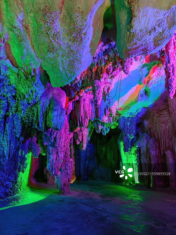 泸西县的溶洞阿庐古洞图片素材