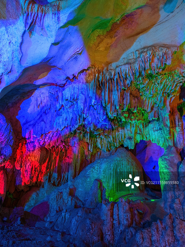 泸西县的溶洞阿庐古洞图片素材