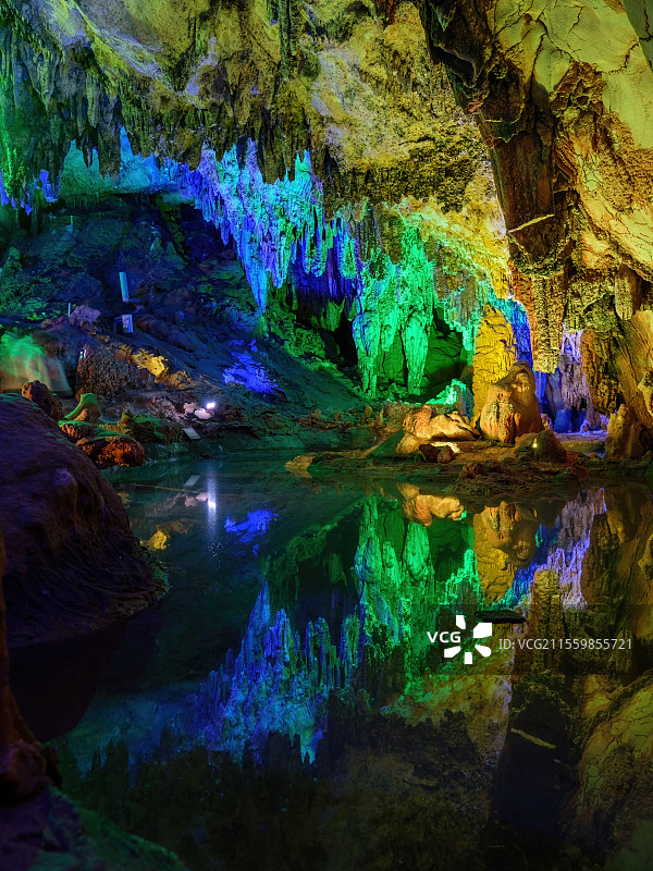 泸西县的溶洞阿庐古洞图片素材