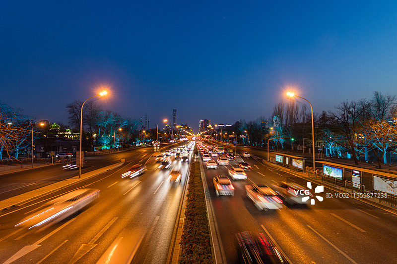 北京城市夜幕下的车流光影图片素材