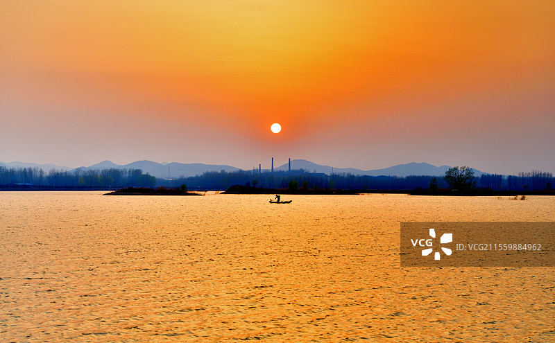 垂钓者（拍摄于山东省沂源县天湖）图片素材