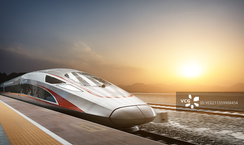 日落时分高速列车俯瞰风景图片素材