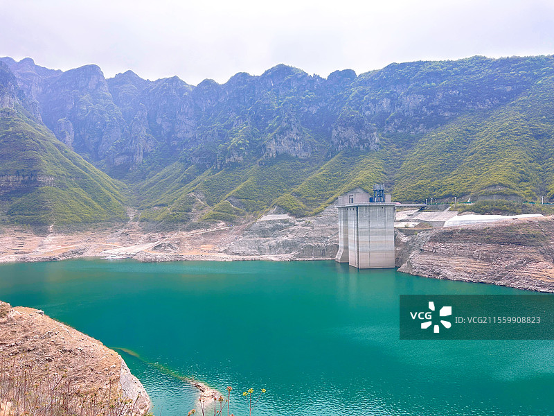 大坝边的建筑图片素材