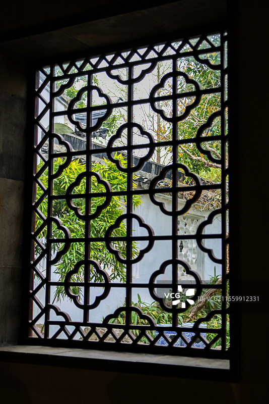 春天苏州古典园林之留园的各种花窗合集图片素材