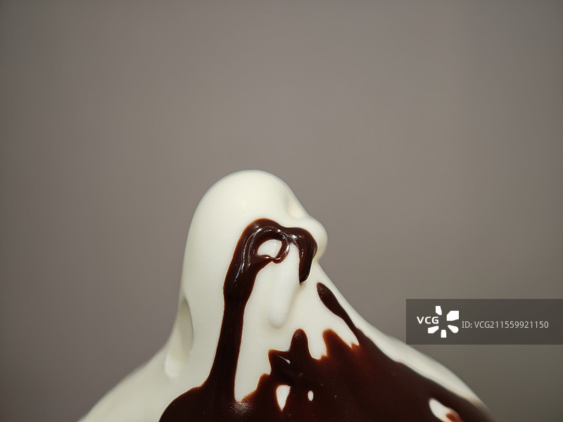 巧克力脆皮冰淇淋图片素材