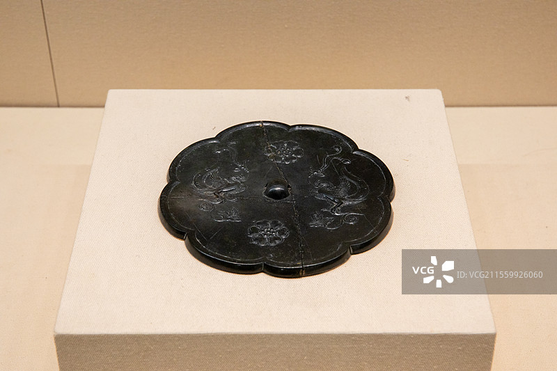 太仓博物馆宝应博物馆双鸾衔绶团纹铜镜 年代:唐质地:铜图片素材