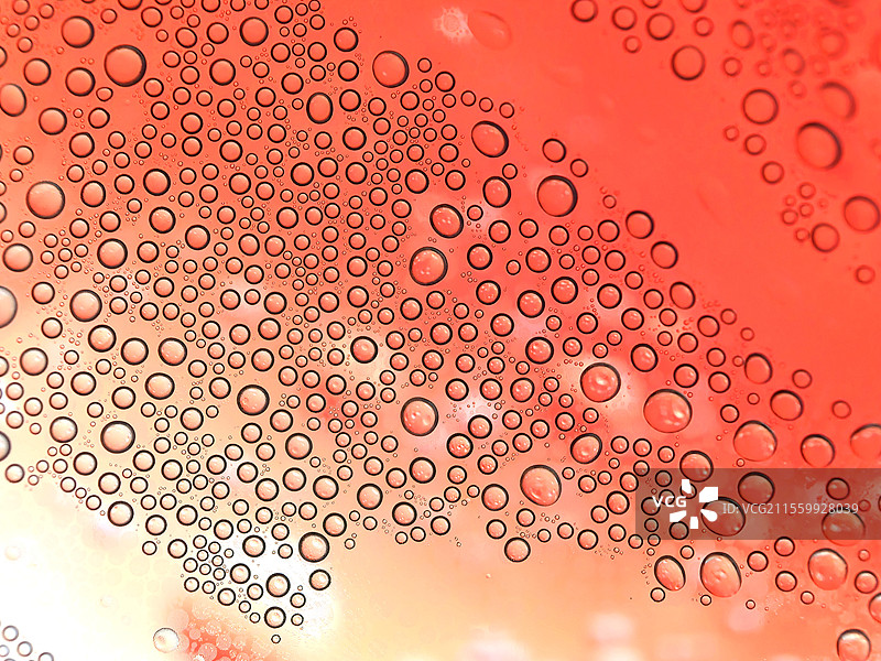 大小不一的水珠微距特写图片素材