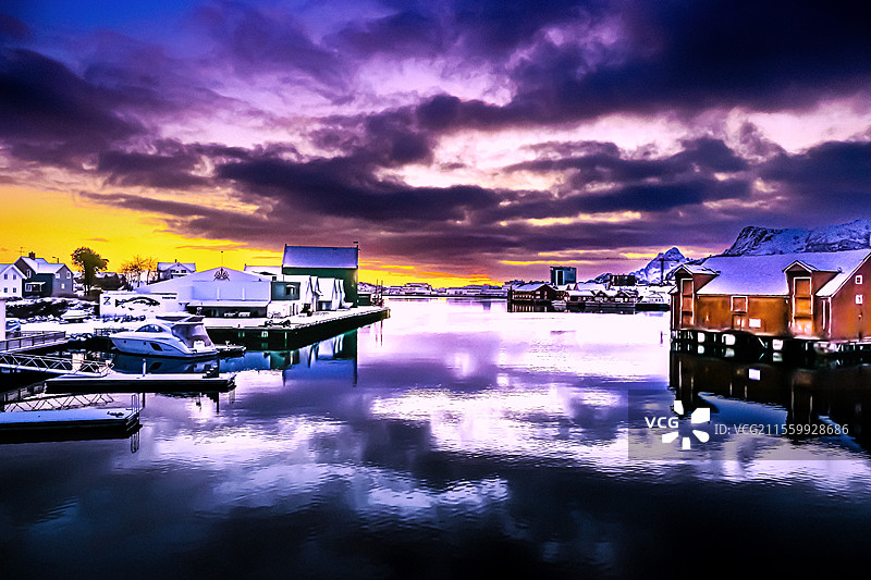 黄昏后的峡湾图片素材