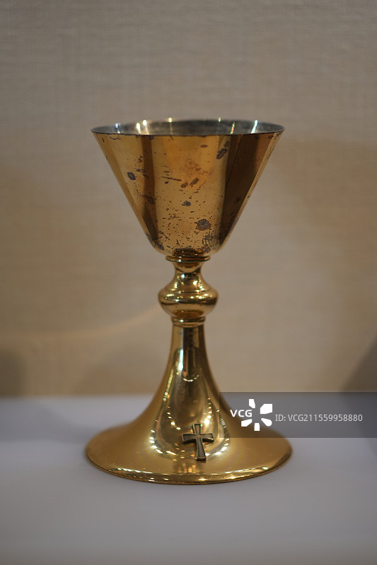 20 世纪纯银鎏金基督教圣杯图片素材