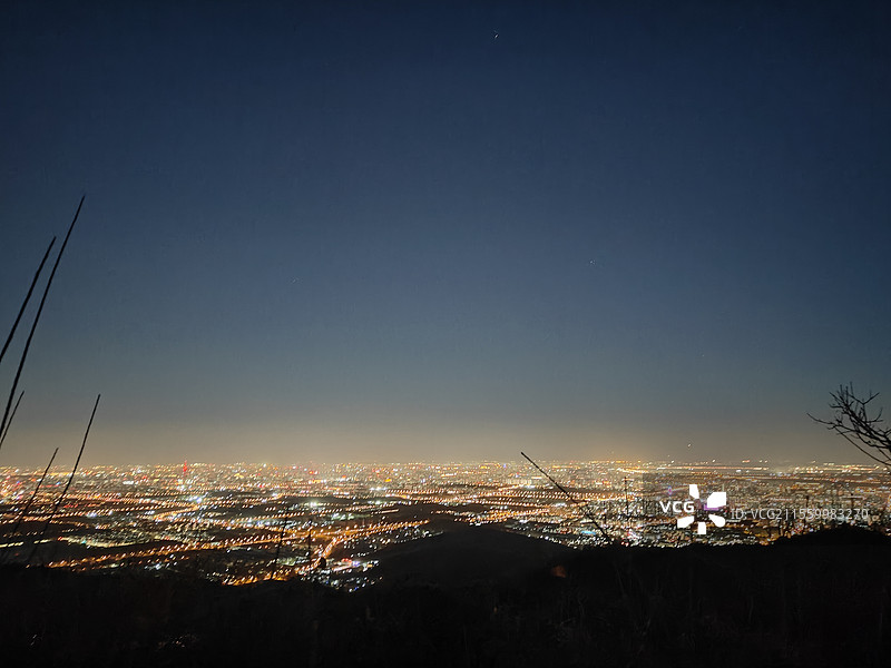 西山鬼笑石万家灯火图片素材