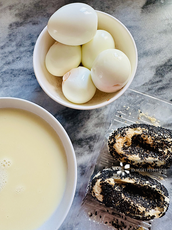 家常早餐之鸡蛋蟹壳黄豆浆图片素材