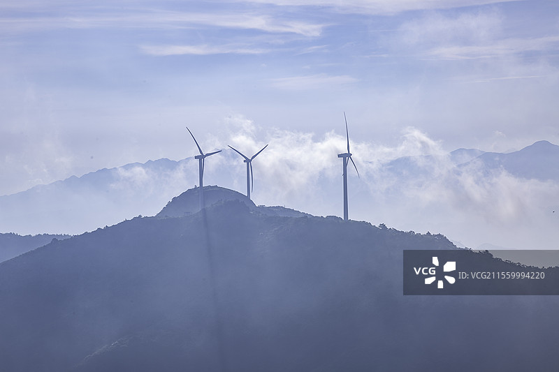 云雾中的湖北通城县九宫山图片素材