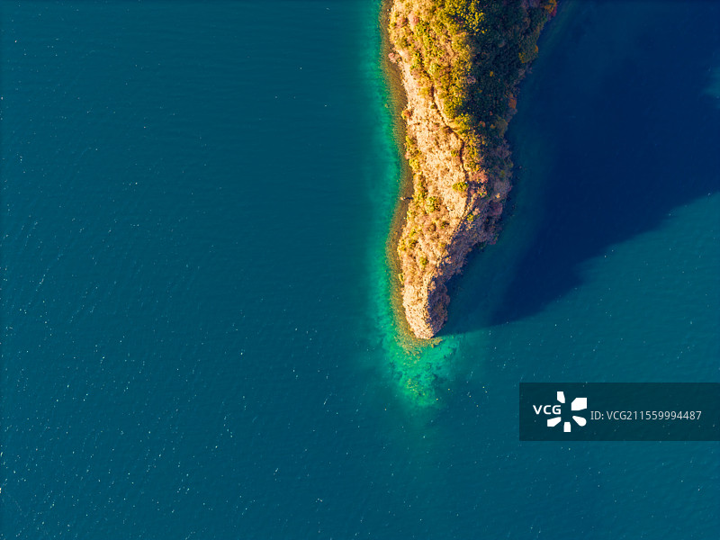 泸沽湖李山峦图片素材