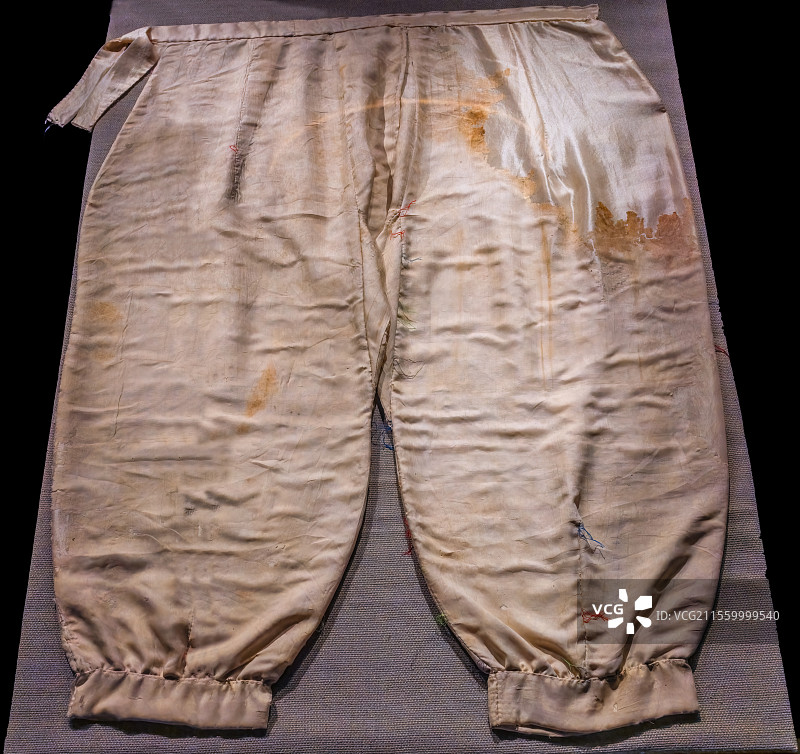 湖南省博物院展出吐鲁番博物馆藏阿斯塔那古墓出土晋至唐文物灯笼裤图片素材