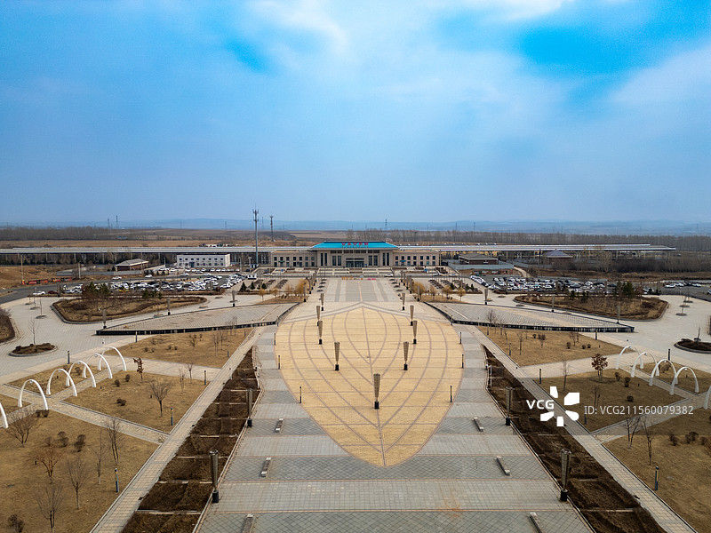 吉林省长春市公主岭市 公主岭南站(公主岭高铁站) 航拍 正面广场及站台 (首发)图片素材