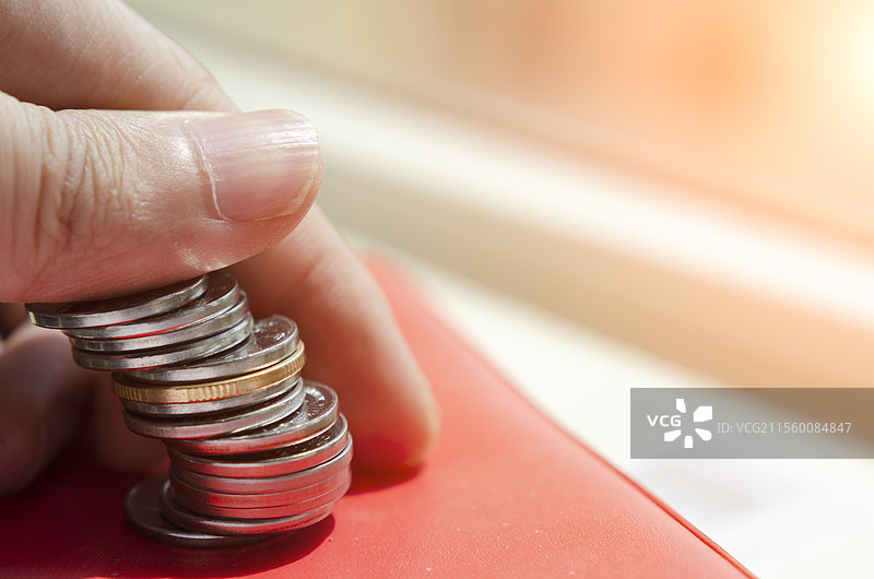 手摞硬币特写图片素材