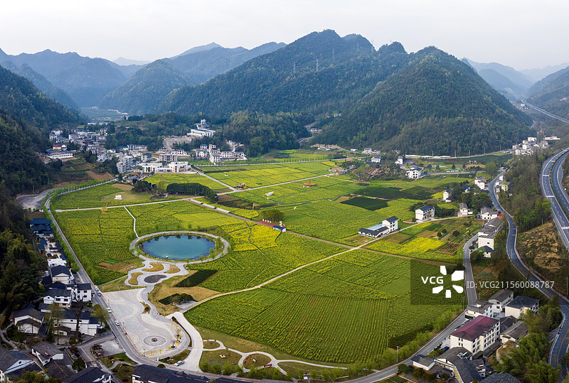 湖北恩施白果坝乡下村坝（塘里堂外）田园风光图片素材